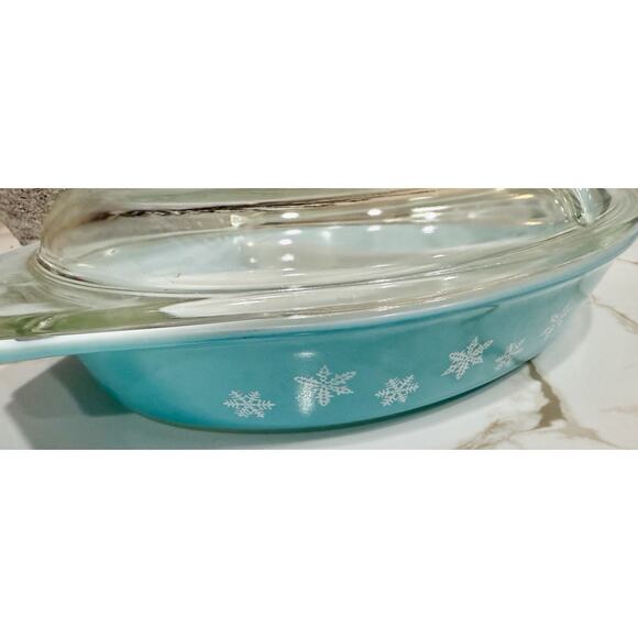 PYREX Turquoise Snowflake Divided Casserole Dish With Lid 1/2 Quart Vintage 1950 - Picture 2 of 11